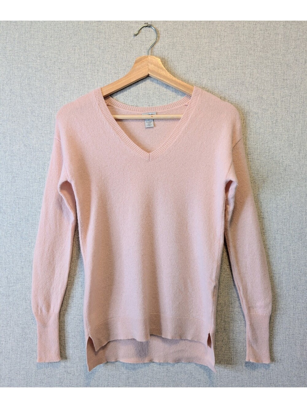Halogen 100% cashmere V-neck sweater